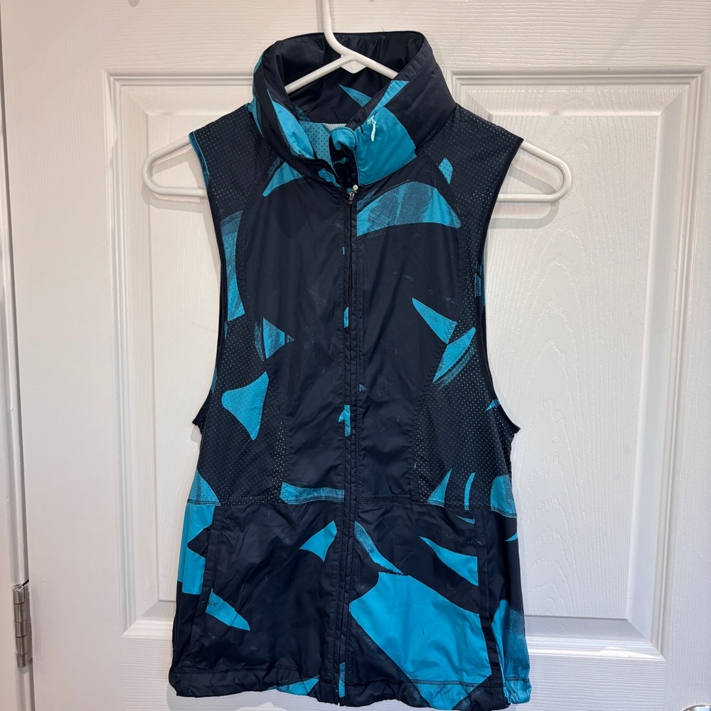 Lululemon Pack-It Vest - Picture 8 of 12